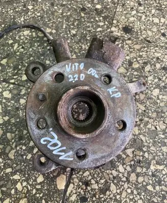 Mercedes-Benz Vito Viano W638 Front wheel hub