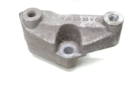 Mercedes-Benz Vito Viano W639 Engine mounting bracket A6110782741