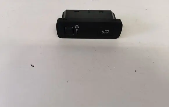 Volvo XC60 Tailgate opening switch 31443873