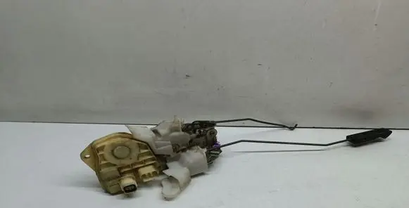 Honda CR-V Front door lock 