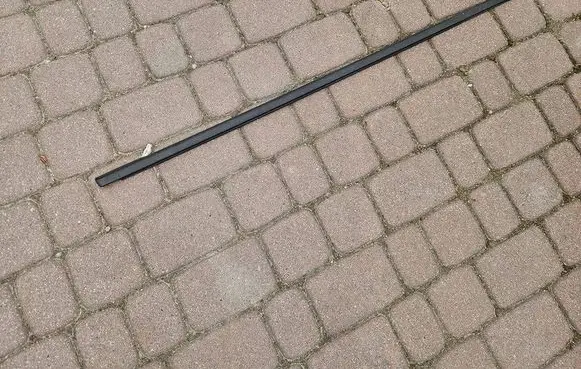 Opel Zafira C Front door rubber seal 13259961