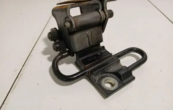 Audi Q7 4L Rear door lower hinge 4L0833412A