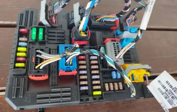 Peugeot 208 Fuse box set 9832880280