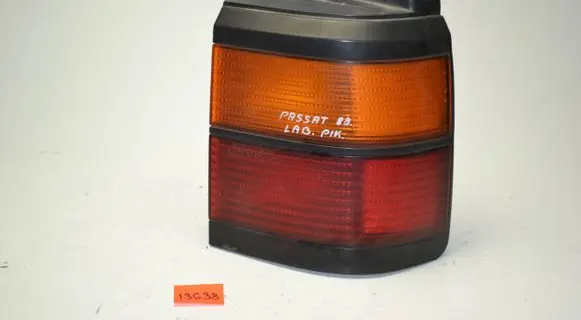 Volkswagen PASSAT B3 Rear/tail lights 333945112