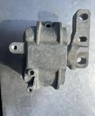 Volkswagen Touran I Engine mount bracket 1K0199262