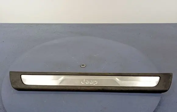 Foot area side trim
