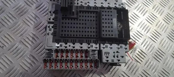 Volvo S60 Fuse box set 8651547 8651548