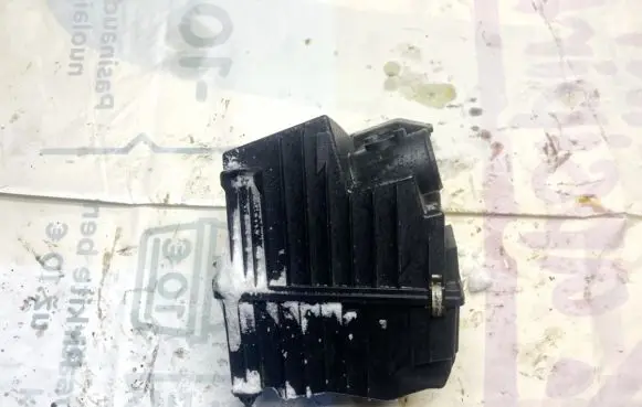 Mazda CX-7 Air filter box r2ax13z02 k3804