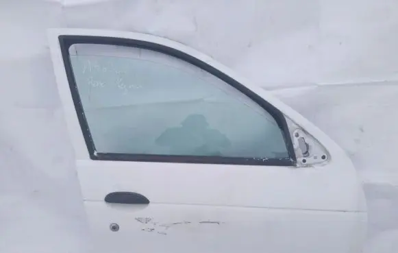 Renault Megane I Front door balta