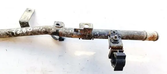 Volkswagen Touran I Engine coolant pipe/hose