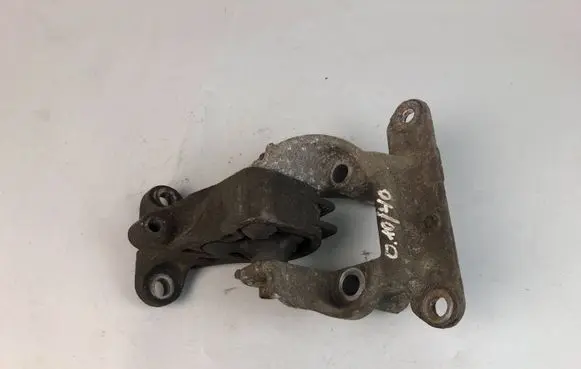 Subaru Outback Engine mounting bracket
