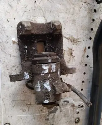 Volkswagen Golf V Front brake caliper