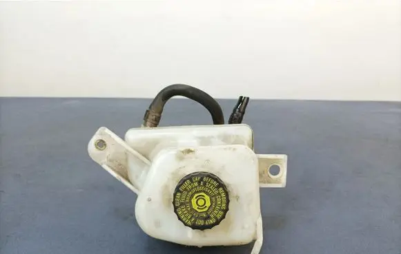 Toyota Yaris Brake fluid reservoir 350887081