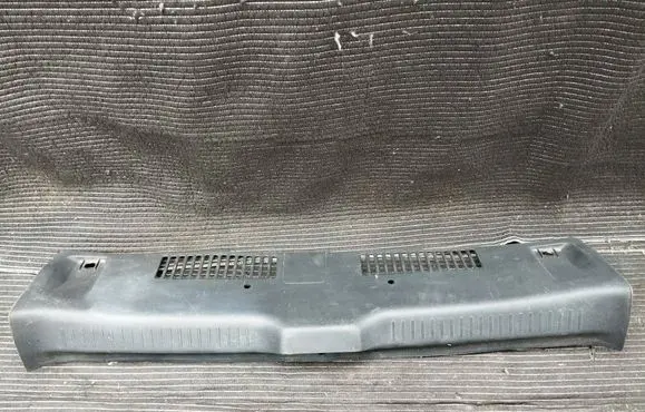 Trunk/boot sill cover protection