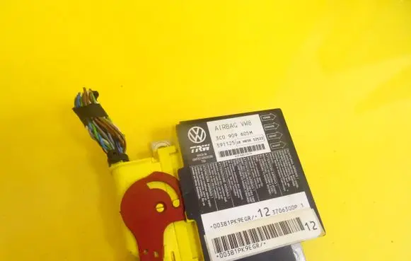 Volkswagen PASSAT B6 Airbag control unit/module 3C0909605M