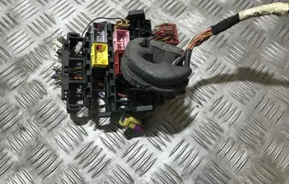 Volkswagen PASSAT B5 Fuse box set 8d0937545