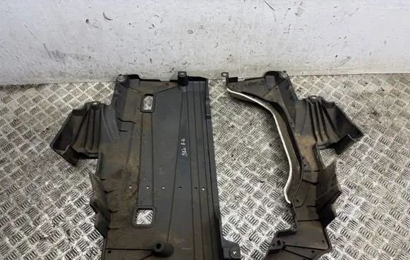 Rear underbody cover/under tray