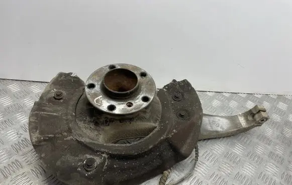 BMW 5 GT F07 Front wheel hub