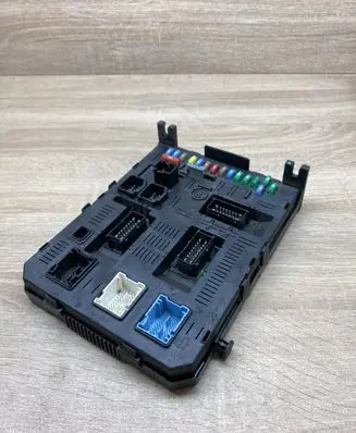 Peugeot 307 Central body control module 9661940080 281171744B