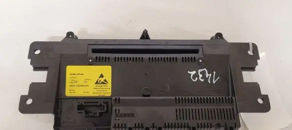 Jaguar XF X250 Climate control unit 28189489 8X2318C858AG