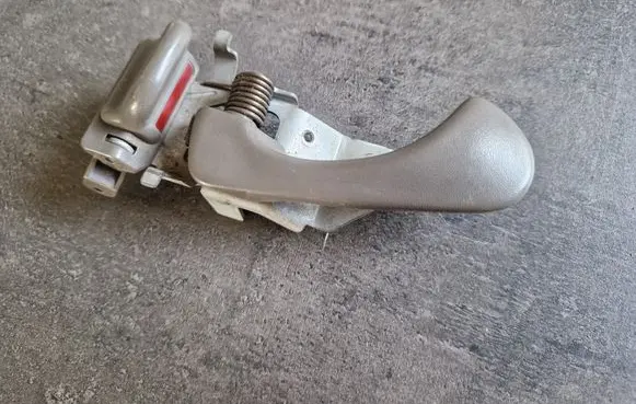 Mitsubishi Pajero Sport I Front door interior handle