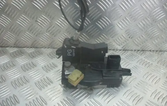 Opel Signum Front door lock 13201311PG