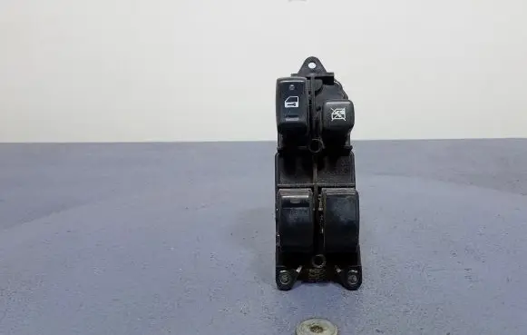 Toyota Corolla Verso E121 Electric window control switch 84040-13061