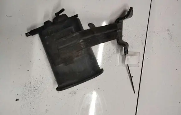 Suzuki Swift I Active carbon filter fuel vapour canister 