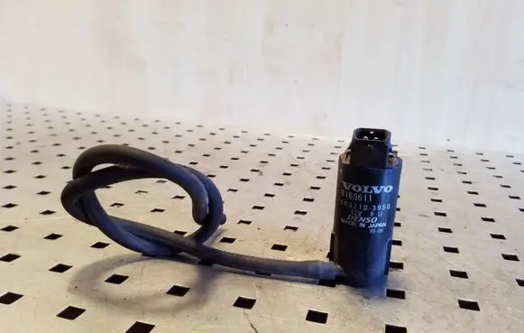 Volvo V70 Windscreen/windshield washer pump 9169611