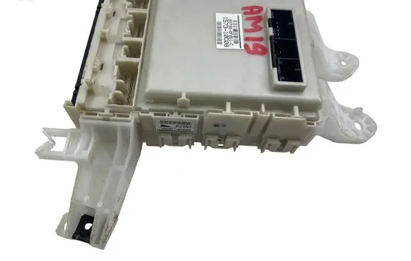 Toyota Verso-S Fuse module 827300F051C