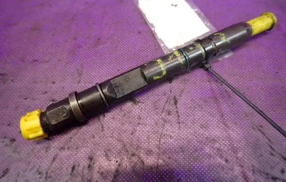 Audi A6 S6 C5 4B Fuel injector 059130201E