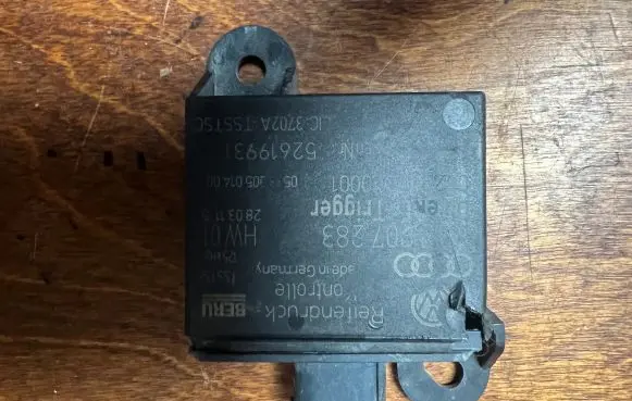 Volkswagen Touareg II Tire pressure sensor 7PP907283 526199