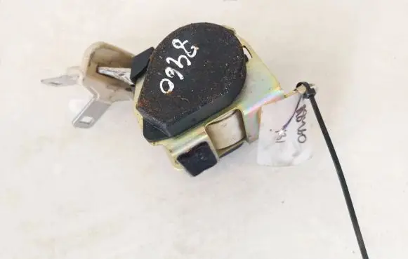 Middle seatbelt (rear)