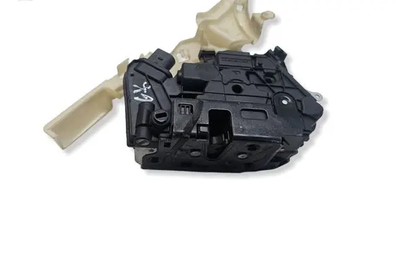 Volkswagen PASSAT CC Rear door lock 5N0839015A