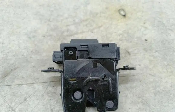 Renault Laguna III Tailgate lock latch 8200747429