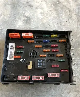 Volkswagen PASSAT B6 Fuse module 3C0937125 63592777