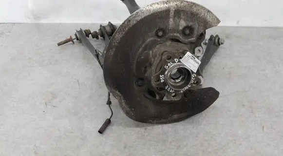 Rear wheel hub spindle/knuckle