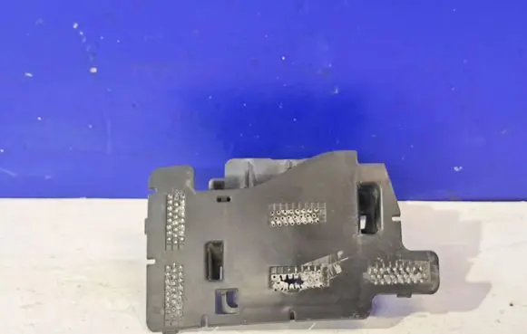 Polestar 2 Front bumper mounting bracket 32227705