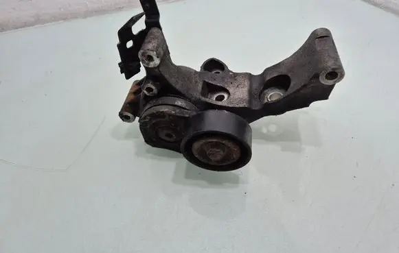 Opel Astra J Generator/alternator bracket 