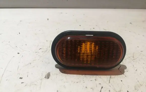 Opel Vivaro Front fender indicator light 8200194580 7700847333