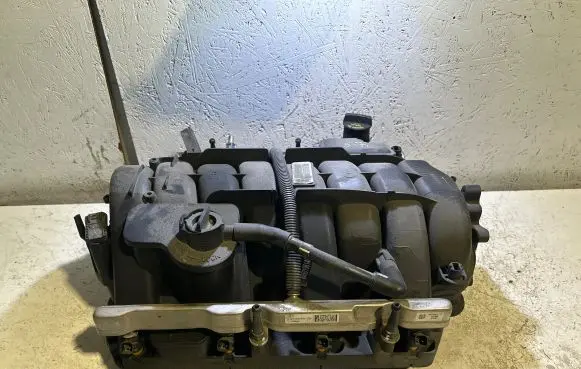 Dodge Challenger Intake manifold 05146666AD 330501501 TDESJ3305C1501