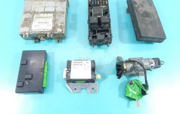 Volvo S40, V40 Engine control unit/module ECU 0281001906 IMPRK1187302