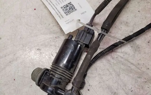Volvo V40 Windscreen/windshield washer pump 1026810 120727A