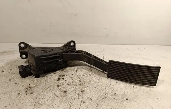 Nissan Navara D40 Accelerator throttle pedal 18002EB400