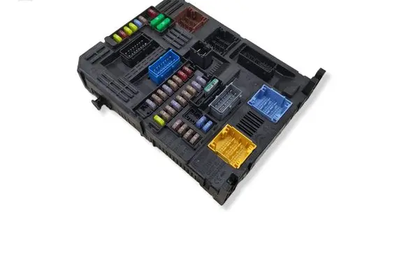 Peugeot 208 II Fuse module 9832881080 1312244156 20220511