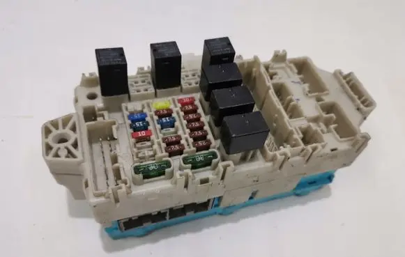 Mitsubishi Outlander Fuse box set MR587875