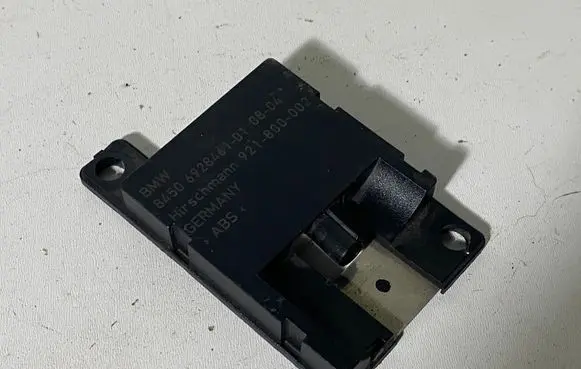 BMW 6 E63 E64 Bluetooth antenna 6928461 692846101 8450692846101