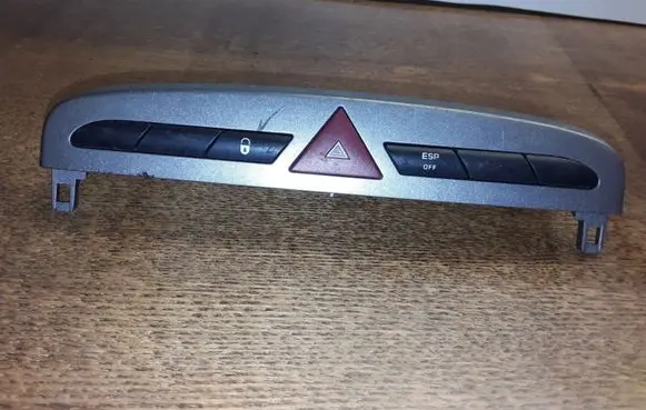 Peugeot 308 Hazard light switch 9659215177 03069010