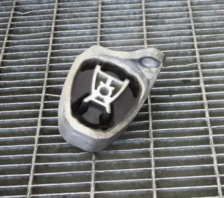 Volvo XC90 Engine mount bracket 31480564 31430510