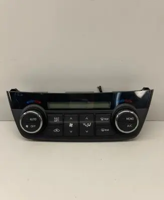 Toyota RAV 4 (XA40) Climate control unit